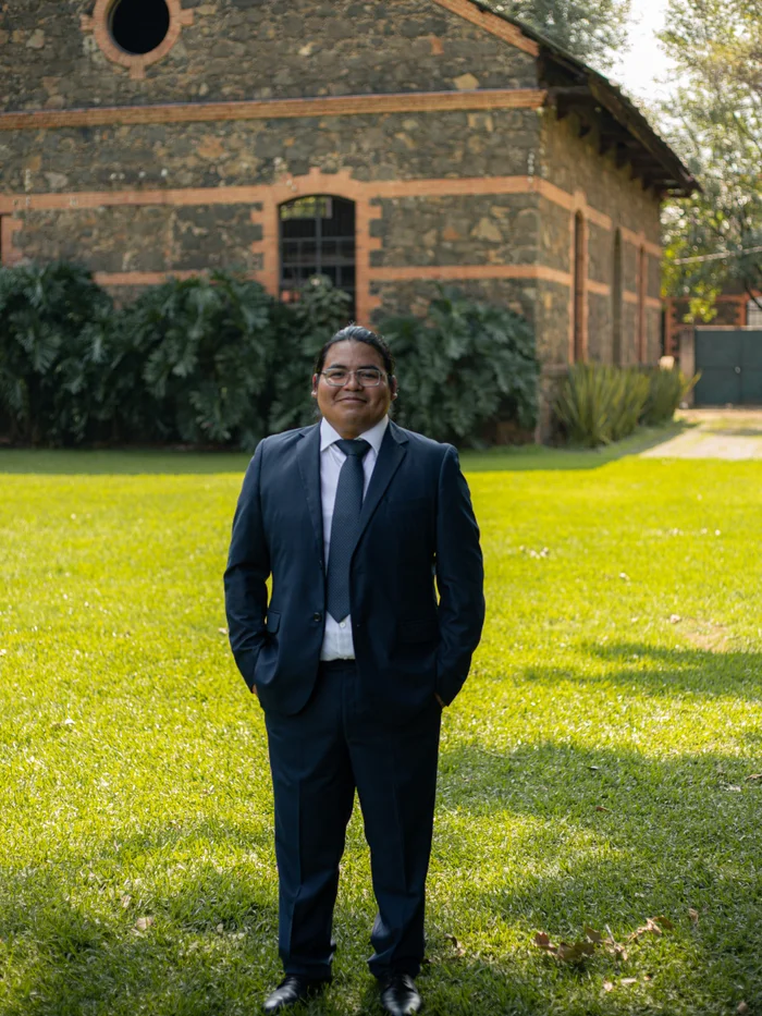 Retrato individual de Agustín Morales Flores
